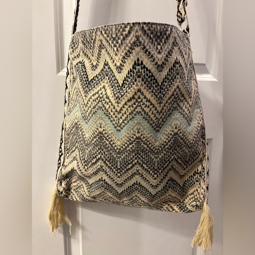 Chevron Patterned Shoulder Bag - Picture 2 of 4